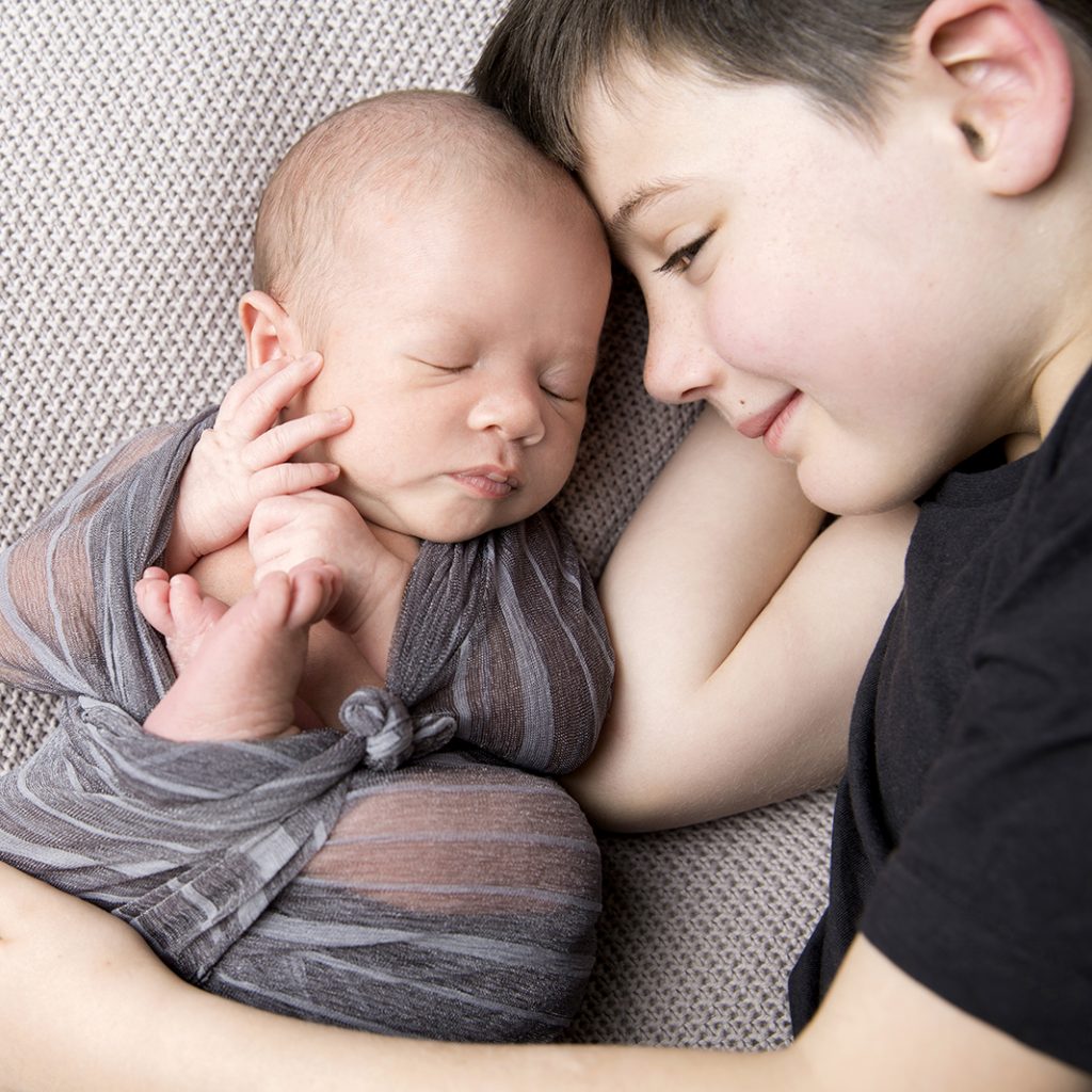 newborn and older sibling photos