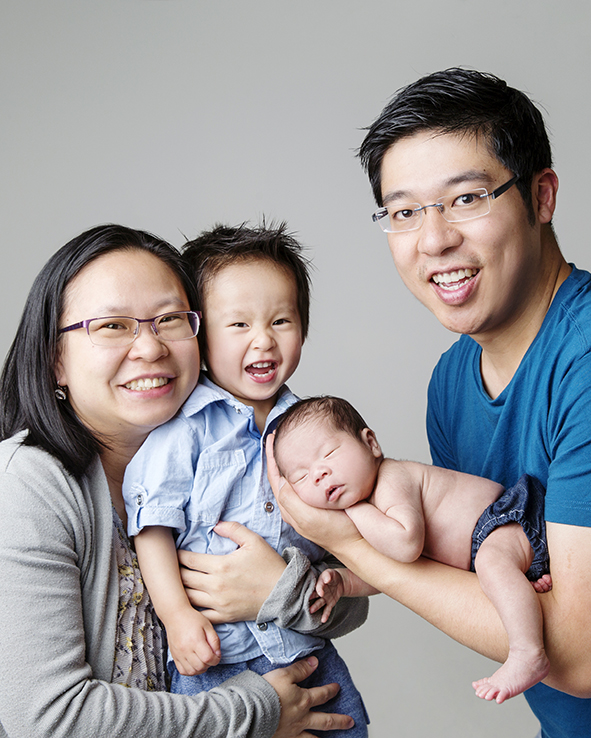 Family and newborn photography melbourne toddler and newborn smiles