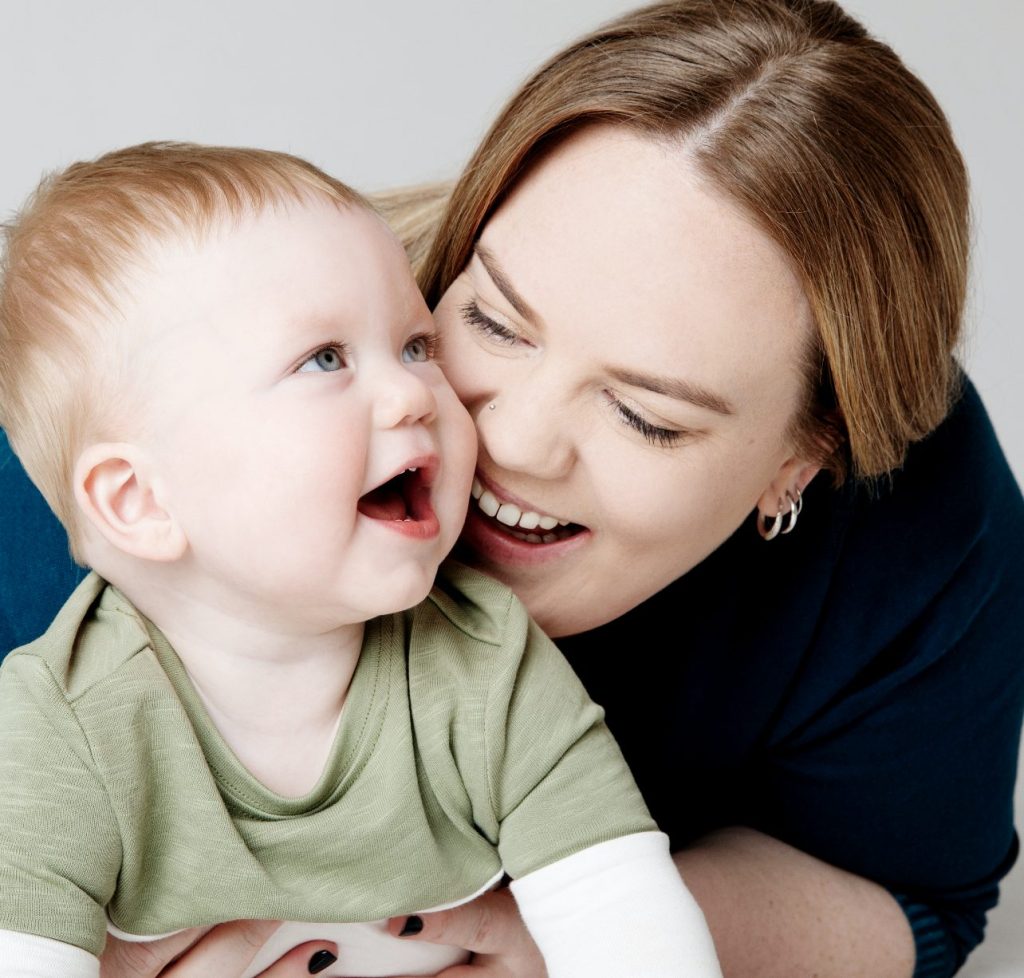 toddler photography melbourne mum in dark blue shirt photography melbourne